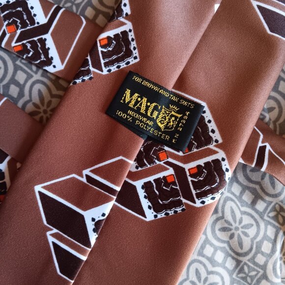 Vintage 1970's Mens Neckwear Brown Tie Geometric 3D Cube Design 54" Polyester - Picture 3 of 3